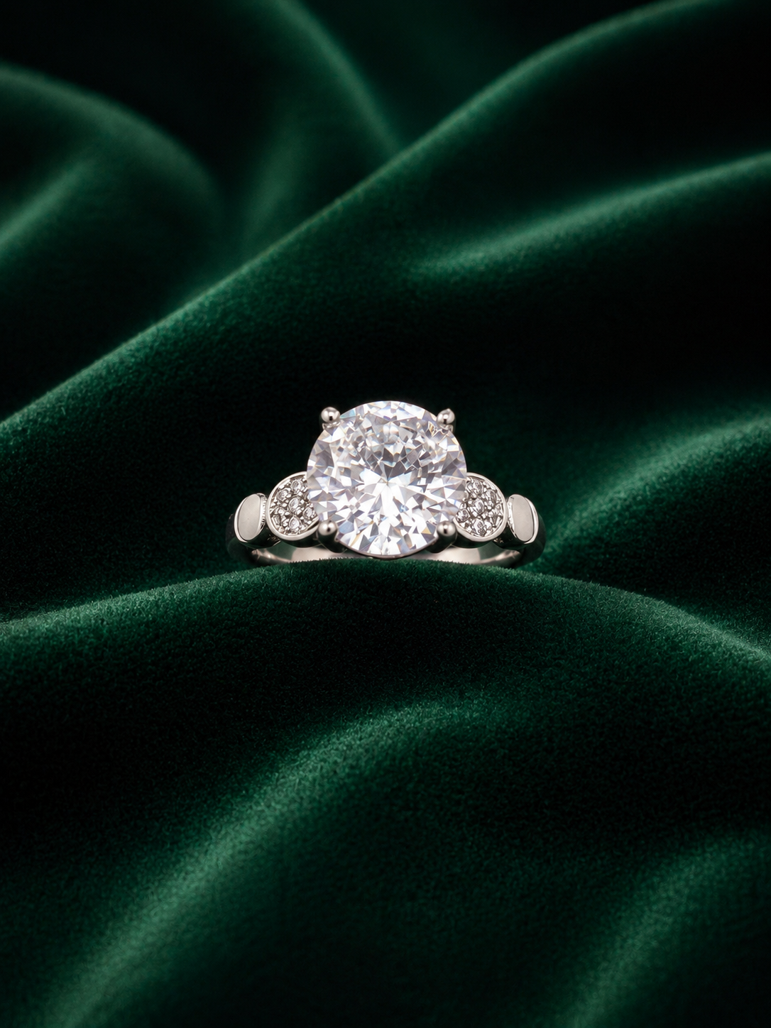 Round Cut Solitaire Ring in .925 Sterling Silver with Shimmering Side Accents