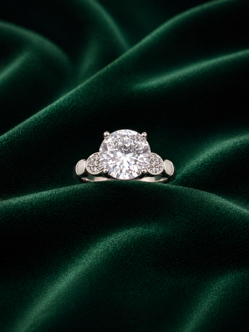 Round Cut Solitaire Ring in .925 Sterling Silver with Shimmering Side Accents