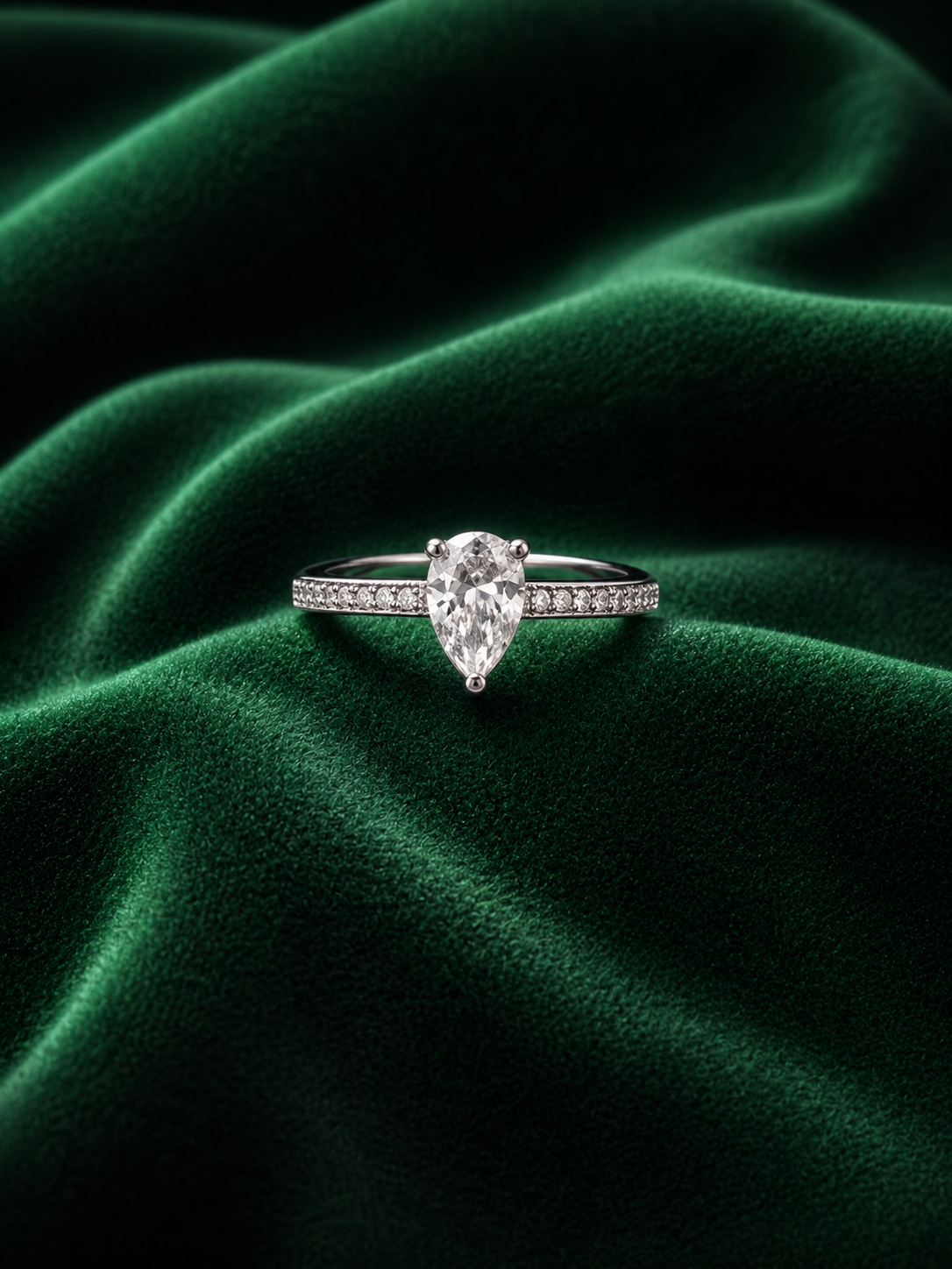 Elegant Pear Cut Sterling Silver Solitaire Ring - Teardrop Brilliant Pavé Band