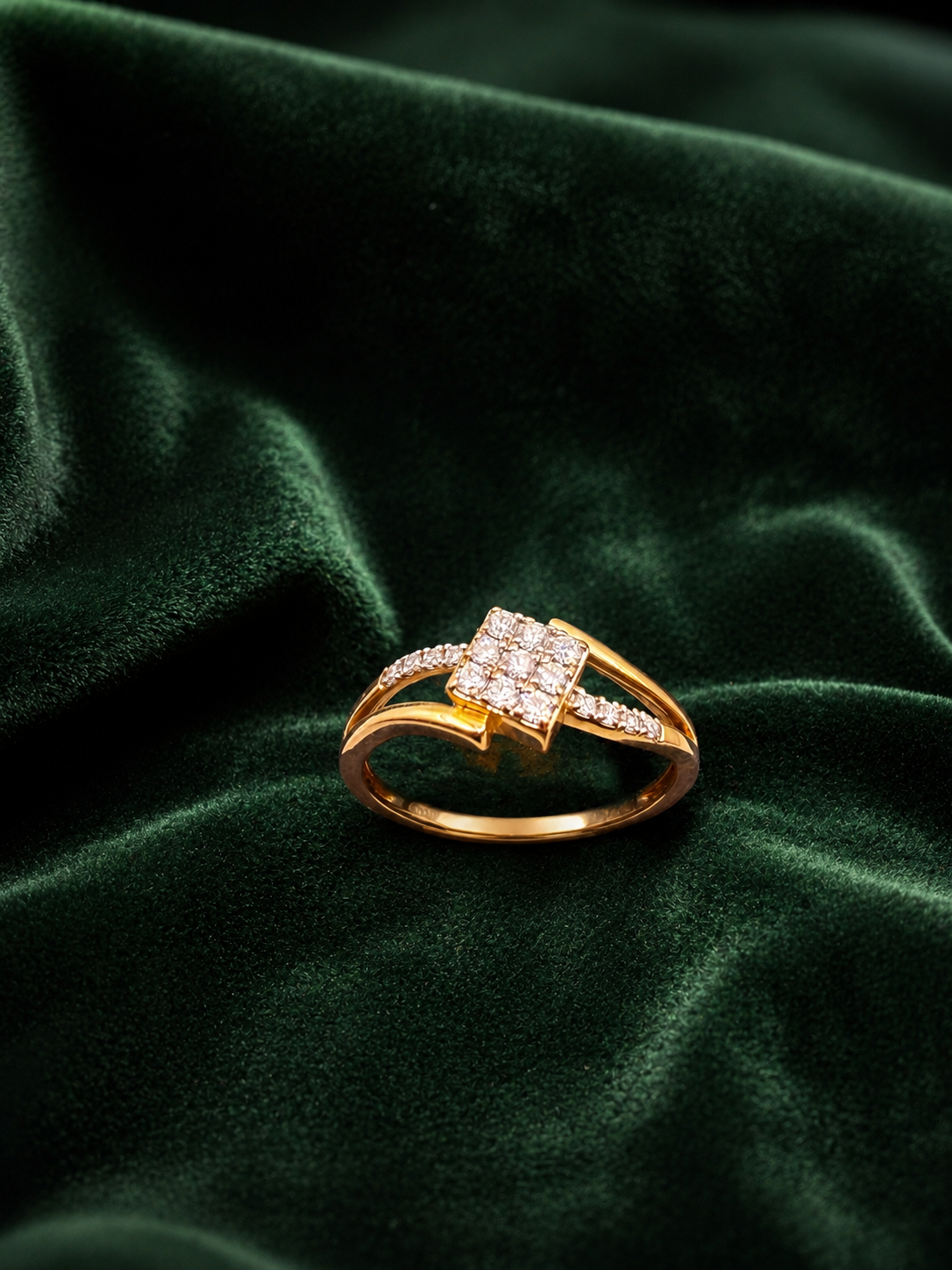 The Dynasty Geometric Quad Cluster Bypass Ring