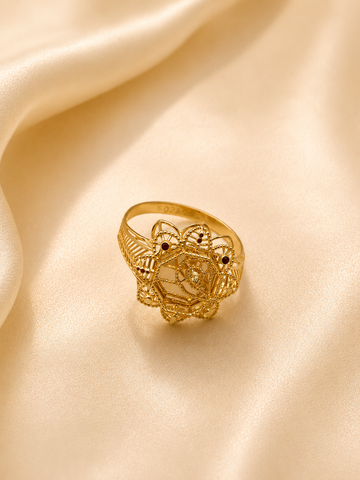 Royal Oval Gold Lattice Ring with Diamond-Cut Center