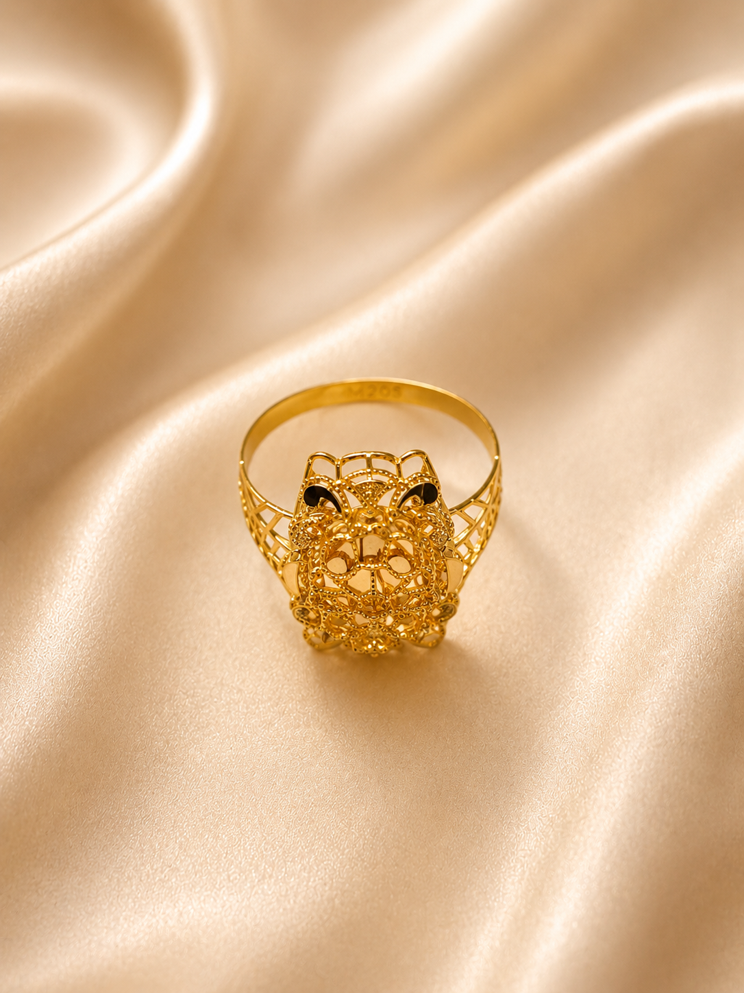 Vintage Filigree Medallion Gold Ring with Onyx Center
