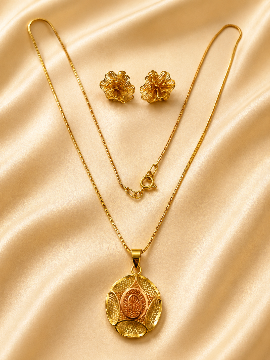 Two-Tone Gold Filigree Rose Medallion Set | Luxury Honeycomb Pendant & Abstract Studs
