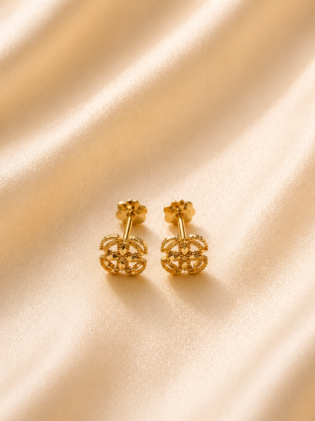 Luxury Gold Lattice Quatrefoil Studs – Textured Clover Earrings