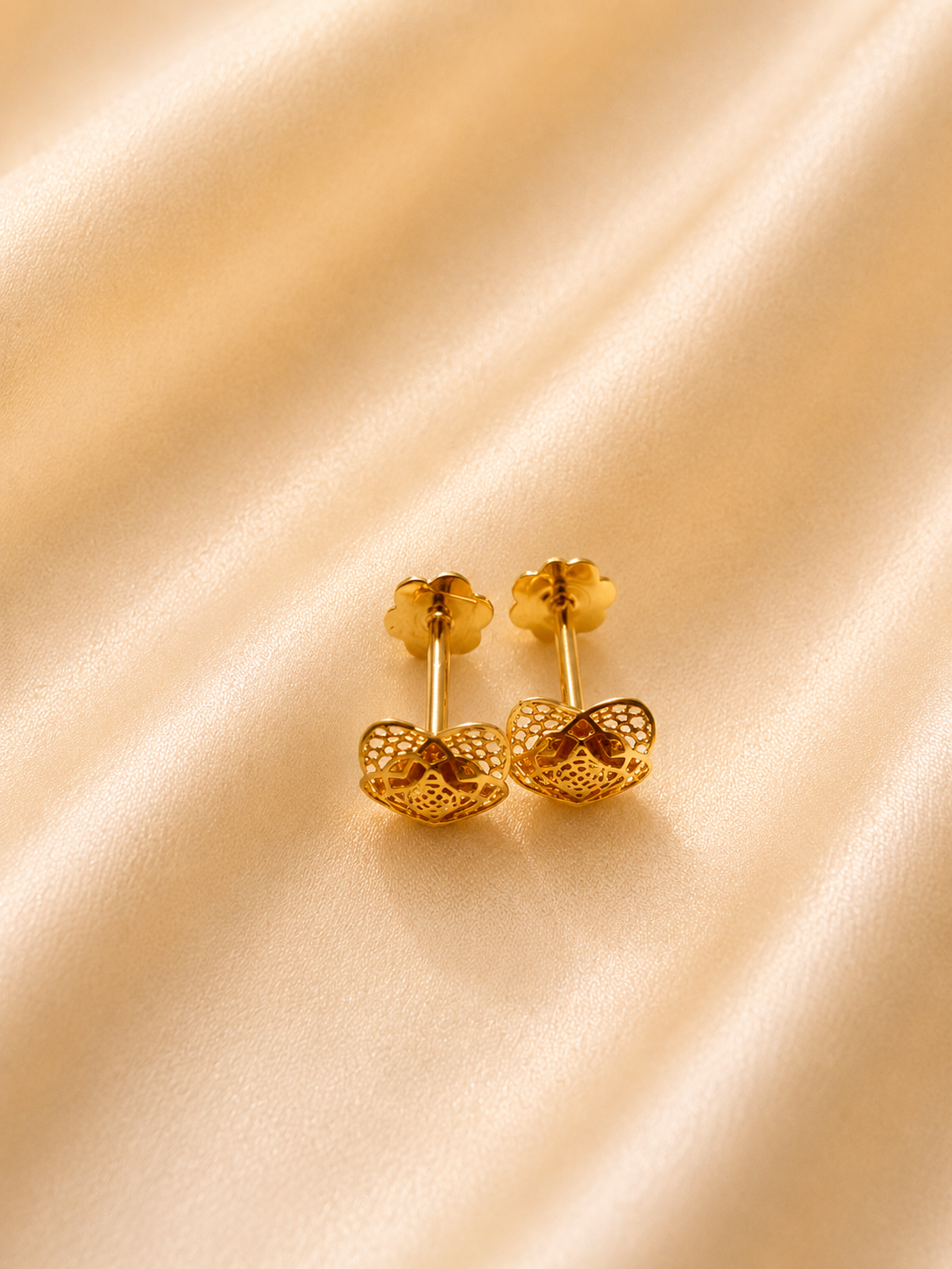 Luxury Gold Filigree Heart Stud Earrings – Romantic Lace Studs