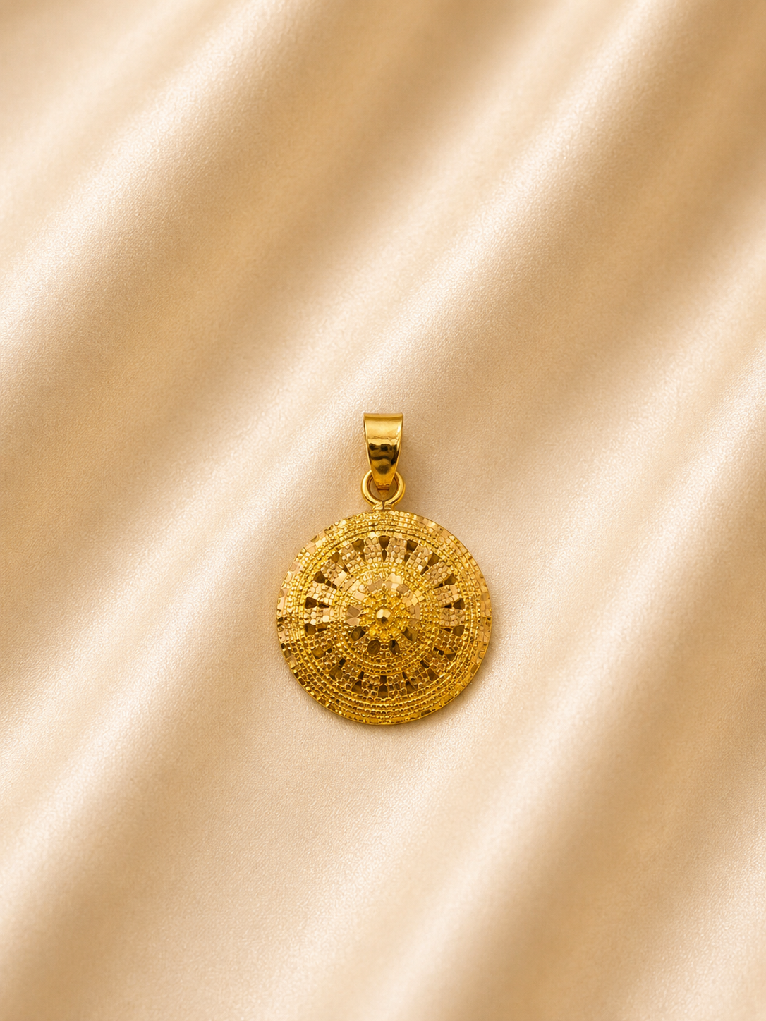 Royal Gold Textured Wheel Medallion Pendant – Luxury Sunburst Coin Charm