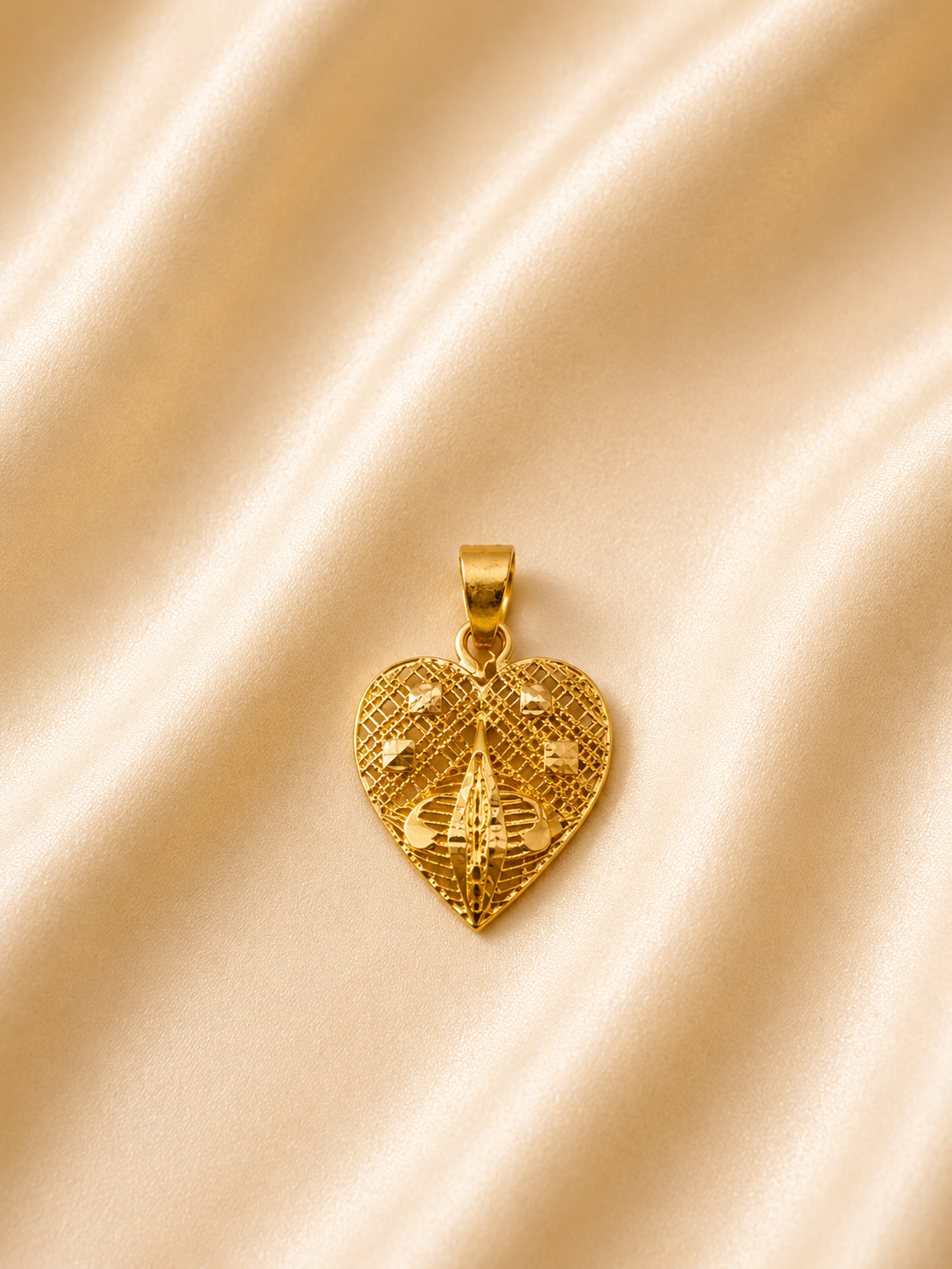 Royal Gold Textured Heart Shield Pendant – Luxury Abstract Filigree Charm