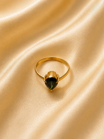 Verdant Teardrop Emerald Ring – Luxury Pear-Cut Gold Solitaire