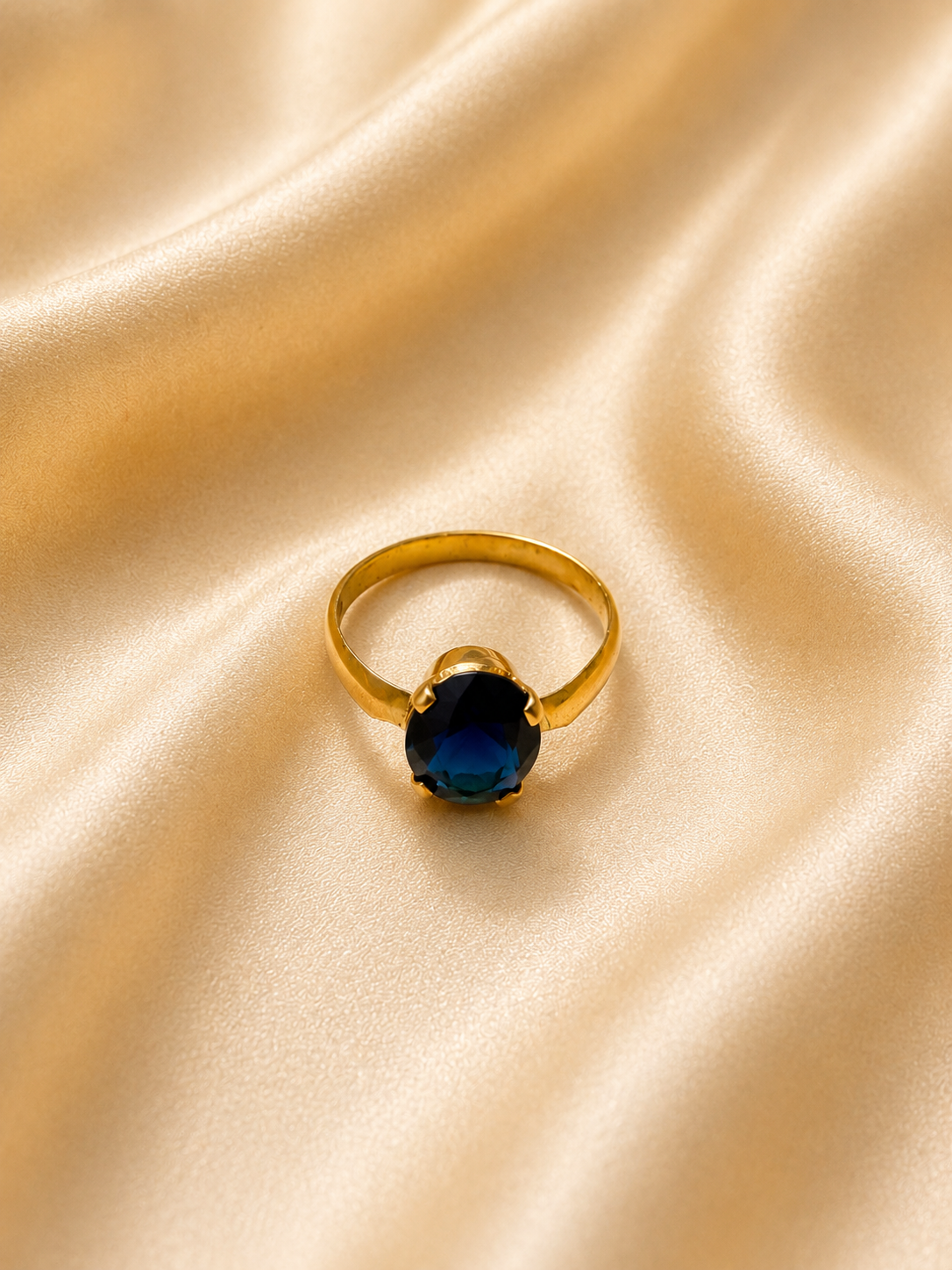 Aura Oval Midnight Sapphire Ring – Timeless Classic Gold Solitaire