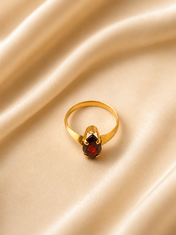 Vintage Pear-Cut Garnet Gold Ring | Teardrop Red Gemstone Solitaire